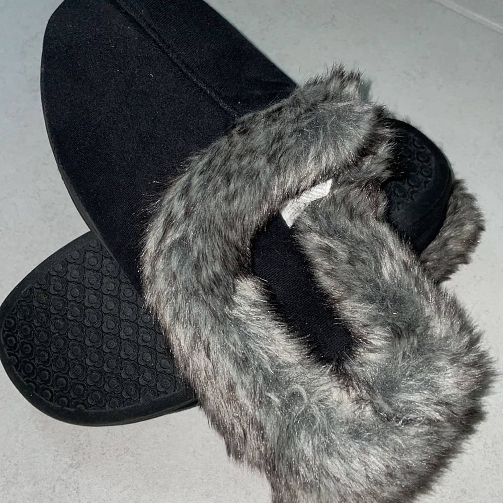 Dearforms Women’s black slippers Size 8